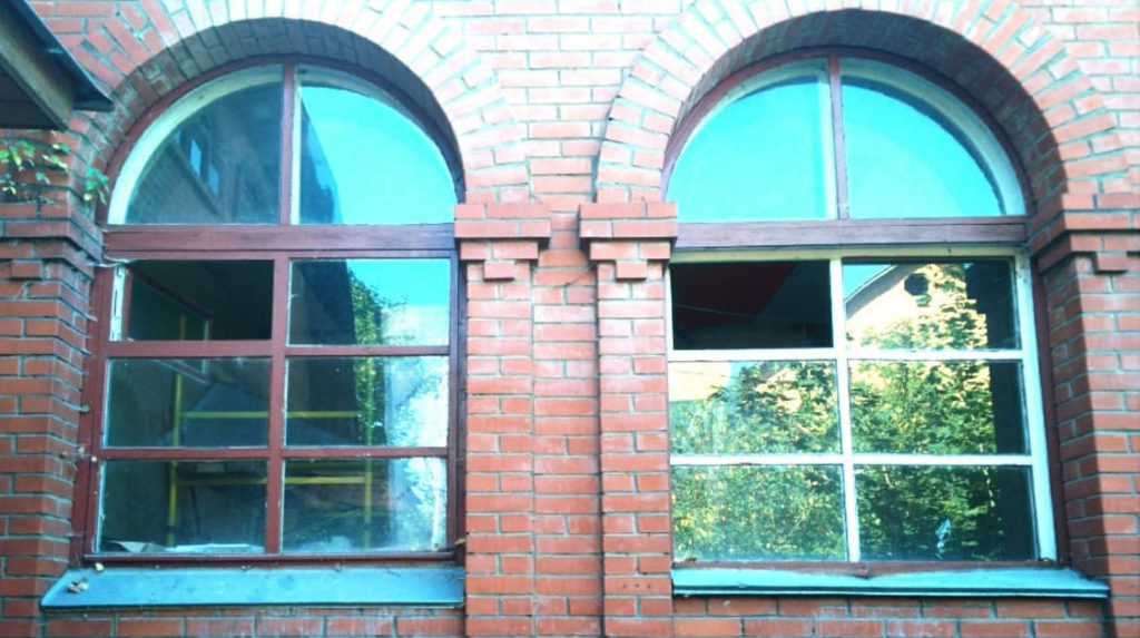деревянное арочные окна